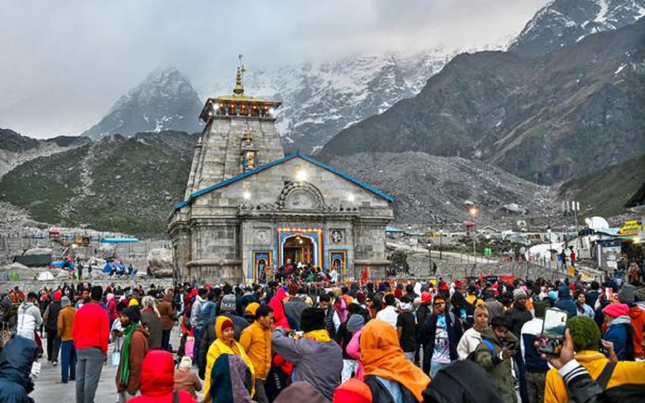 यात्रा ने फिर पकड़ी रफ्तार…धाम में आस्था और भक्ति का सैलाब, श्रद्धालुओं का आंकड़ा 15 लाख पार