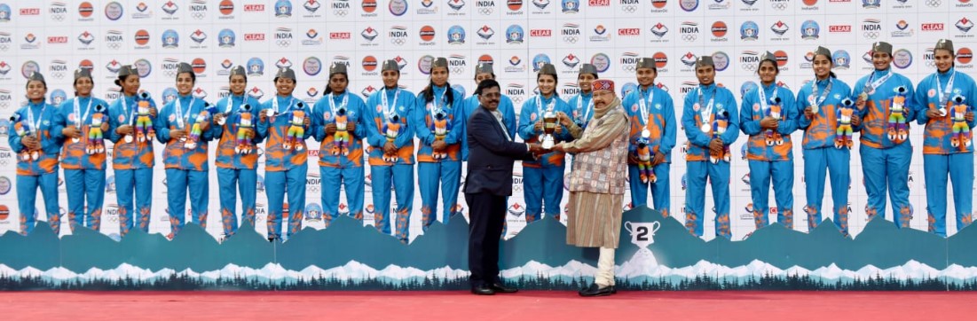 प्रभारी मंत्री महाराज ने महिला हॉकी खिलाड़ियों को किया सम्मानित