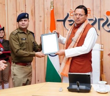 सीएम ने महाकुम्भ से लौटी एसडीआरएफ टीम का किया स्वागत 