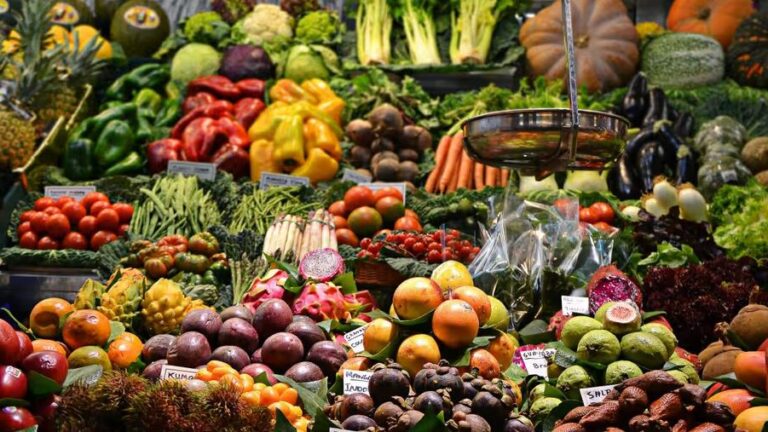 रमजान के पाक महीने में फल और सब्जियों की कीमतों में जबरदस्त उछाल