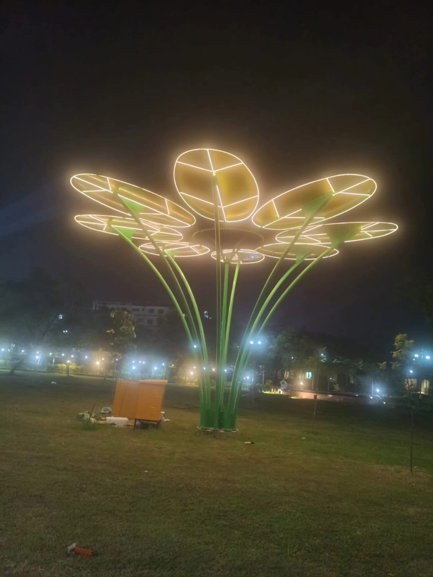 एमडीडीए द्वारा राजधानी देहरादून के सिटी पार्क में 5 किलोवाट का आधुनिक “सोलर ट्री” संचालित किया गया, ग्रीन सिटी मिशन को मिलेगी गति