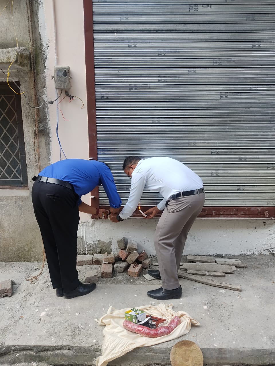 कैबिनेट मंत्री गणेश जोशी ने किया क्षतिग्रस्त सड़क का निरीक्षण, अधिकारियों को दिए पुनर्निर्माण के निर्देश