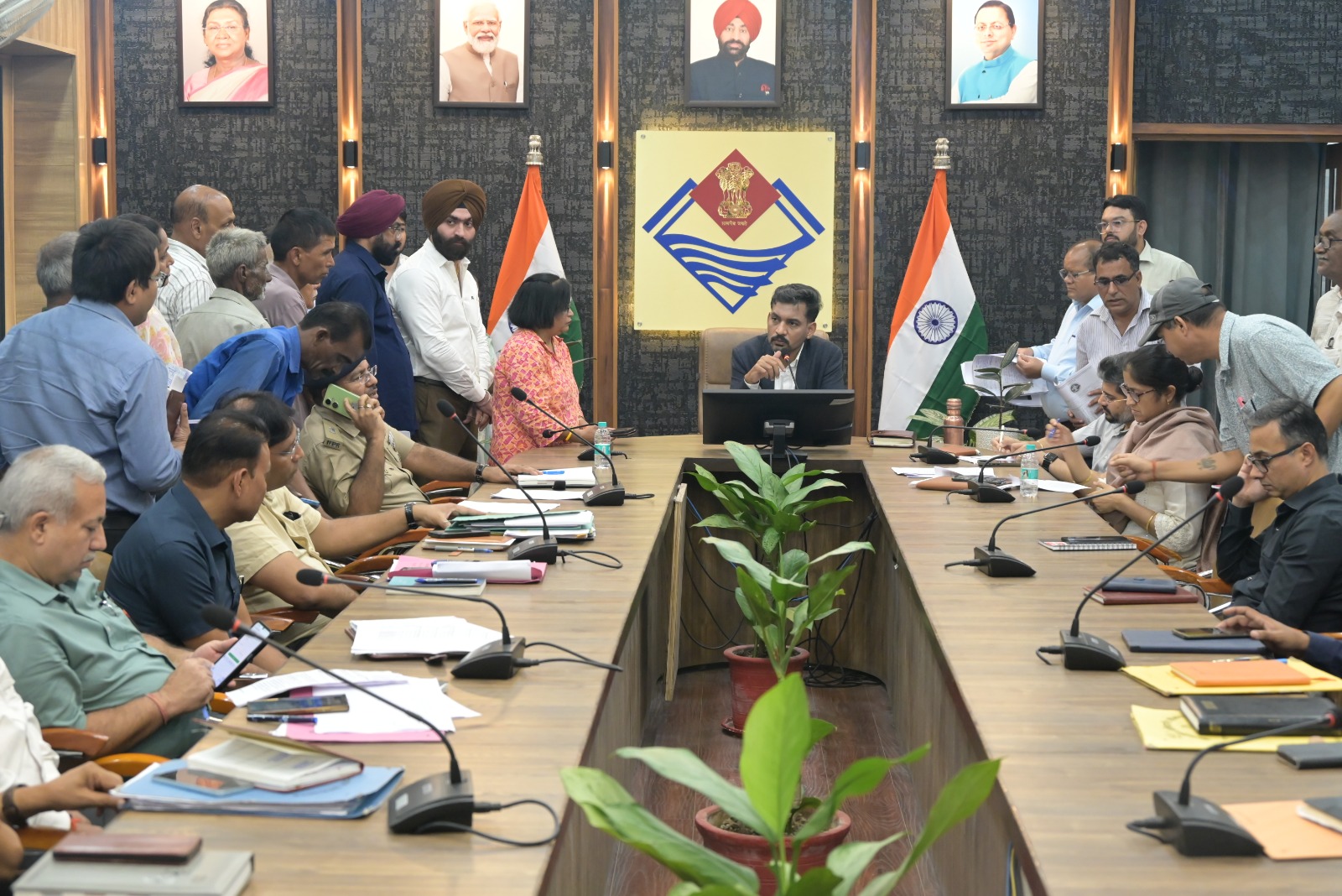 अतिक्रमण, अवैध फैक्ट्री और आपदा कार्यों में अनियमितता पर डीएम सख्त, अधिकारियों को दिए जांच के निर्देश